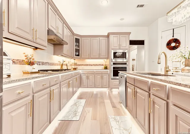 Photo 3 of Mansion for sale at 2735 Wonderview Dr, San Antonio, TX 78230 | MLS# 2014489 | Listing updated on 2026-09-28