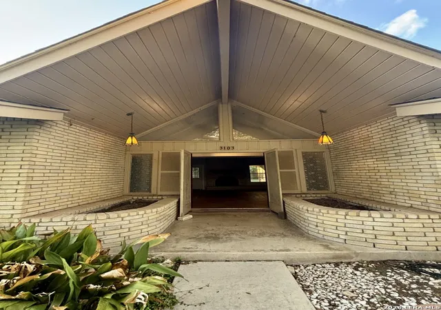 Photo 4 of Single family home for sale at 3103 Mindoro Dr, San Antonio, TX 78217 | MLS# 2014497 | Listing updated on 2026-09-17