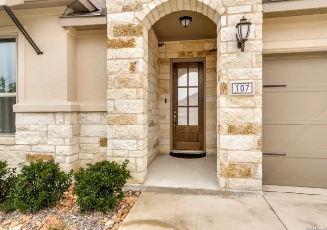 Photo 3 of Single family home for sale at 107 Valencia, Boerne, TX 78006 | MLS# 2014501 | Listing updated on 2026-09-15