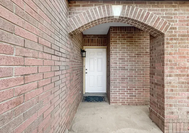 Photo 2 of Single family home for sale at 6 Bedford Bay, San Antonio, TX 78239 | MLS# 2014503 | Listing updated on 2026-09-15
