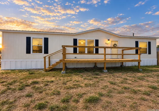 Photo 2 of Single family home for sale at 15 Plum St, Charlotte, TX 78011 | MLS# 2014513 | Listing updated on 2026-09-18