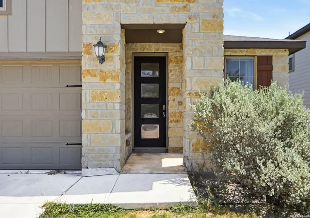 Photo 3 of Single family home for sale at 4910 Oxbow Bnd, St. Hedwig, TX 78152 | MLS# 2014516 | Listing updated on 2026-09-16