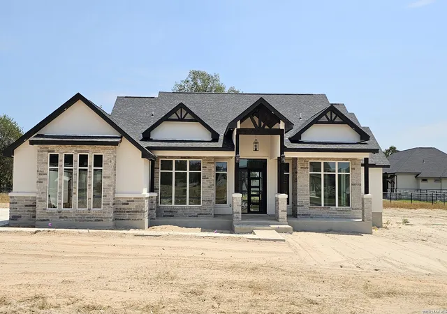 Single family home for sale at 100 Pioneer Trl, Adkins, TX 78101 | MLS# 2014522