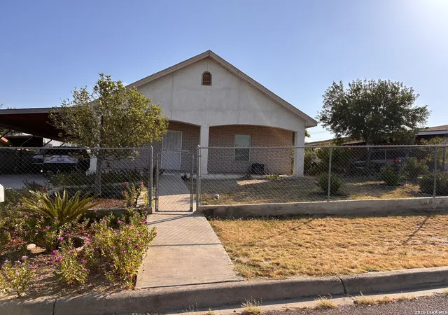 Photo 2 of Single family home for sale at 1234 Zarate, Eagle Pass, TX 78852 | MLS# 2014527 | Listing updated on 2026-09-16