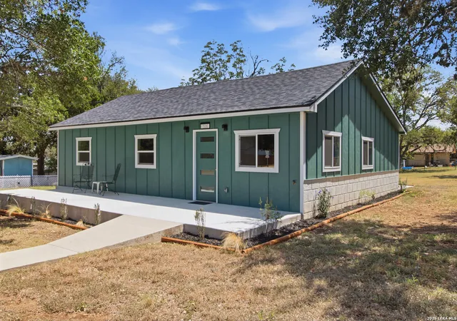 Photo 2 of Single family home for sale at 1506 Sycamore St, Bandera, TX 78003 | MLS# 2014544 | Listing updated on 2026-09-16