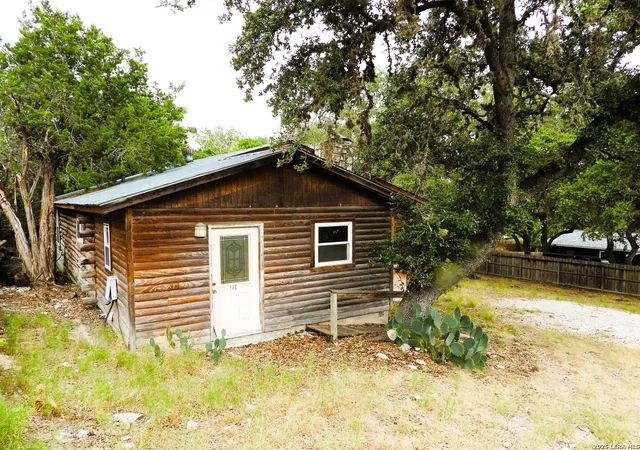 Photo 3 of Single family home for sale at 162 Water View Dr, Lakehills, TX 78063 | MLS# 2014578 | Listing updated on 2026-09-16