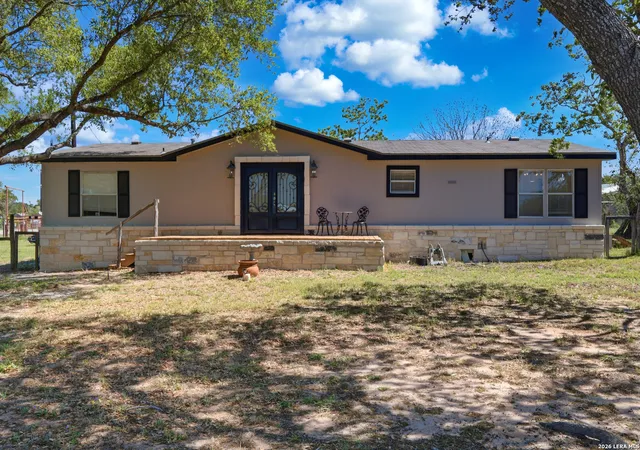Photo 3 of Single family home for sale at 205 Creekview Dr, Floresville, TX 78114 | MLS# 2014596 | Listing updated on 2026-09-16