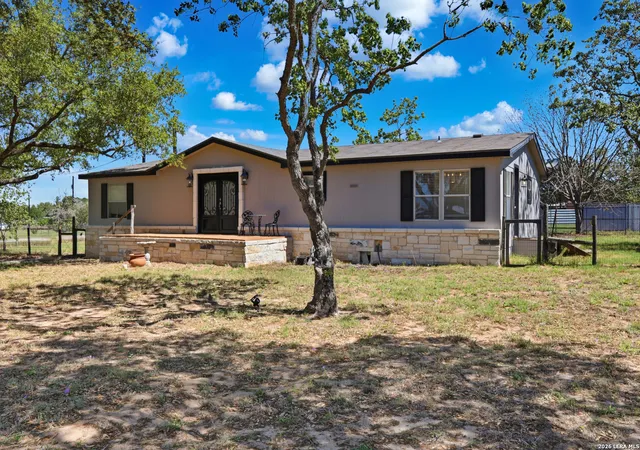 Photo 4 of Single family home for sale at 205 Creekview Dr, Floresville, TX 78114 | MLS# 2014596 | Listing updated on 2026-09-16