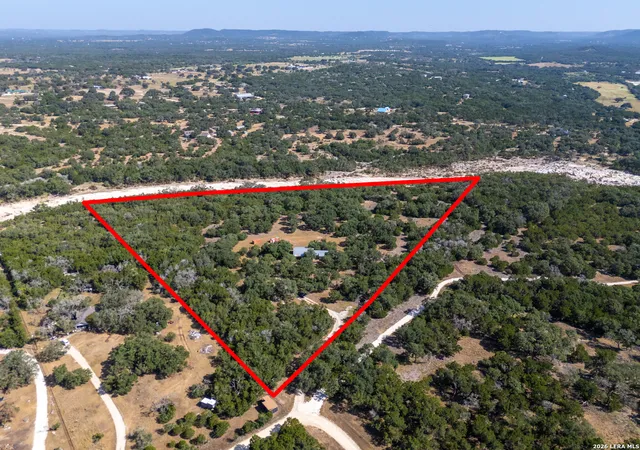 Photo 2 of Sale Pending at 147 Green Valley Ct, Pipe Creek, TX 78063 | MLS# 2014599 | Listing updated on 2026-09-30