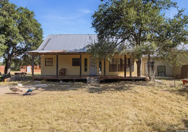 Photo 3 of Sale Pending at 147 Green Valley Ct, Pipe Creek, TX 78063 | MLS# 2014599 | Listing updated on 2026-09-30