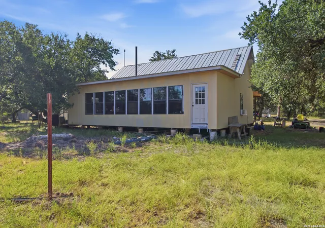 Photo 4 of Sale Pending at 147 Green Valley Ct, Pipe Creek, TX 78063 | MLS# 2014599 | Listing updated on 2026-09-30