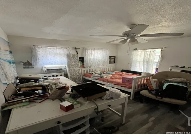 Photo 7 of Sale Pending at 927 Bailey Ave, San Antonio, TX 78210 | MLS# 2014620 | Listing updated on 2026-09-25
