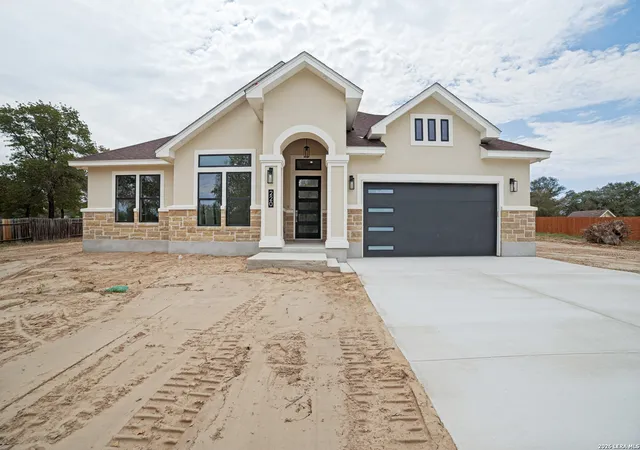 Photo 2 of Single family home for sale at 220 County Rd 6864, Natalia, TX 78059 | MLS# 2014637 | Listing updated on 2026-09-17