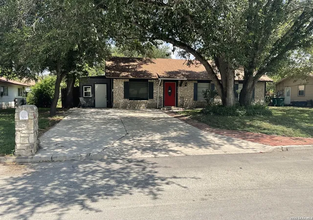 Photo 1 of Single family home for sale at 219 Shin Oak Dr, Live Oak, TX 78233 | MLS# 2014641 | Listing updated on 2026-09-06