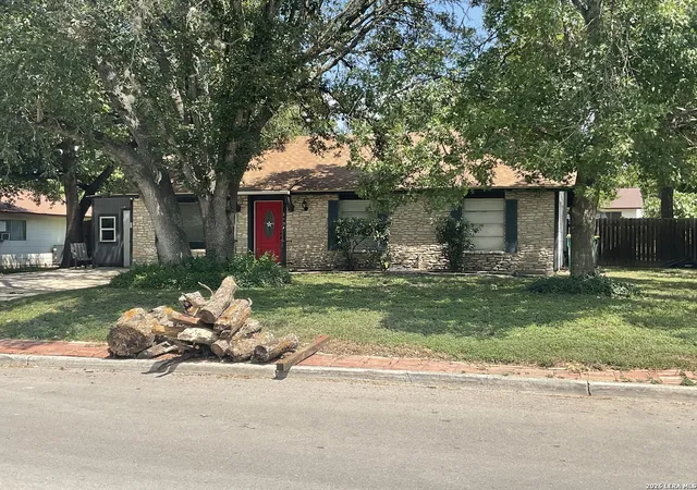 Photo 2 of Single family home for sale at 219 Shin Oak Dr, Live Oak, TX 78233 | MLS# 2014641 | Listing updated on 2026-09-06