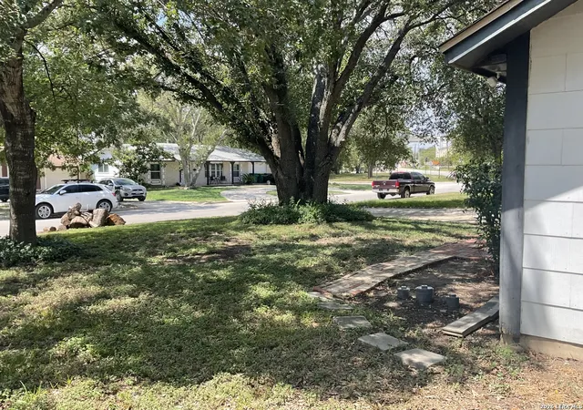 Photo 3 of Single family home for sale at 219 Shin Oak Dr, Live Oak, TX 78233 | MLS# 2014641 | Listing updated on 2026-09-06