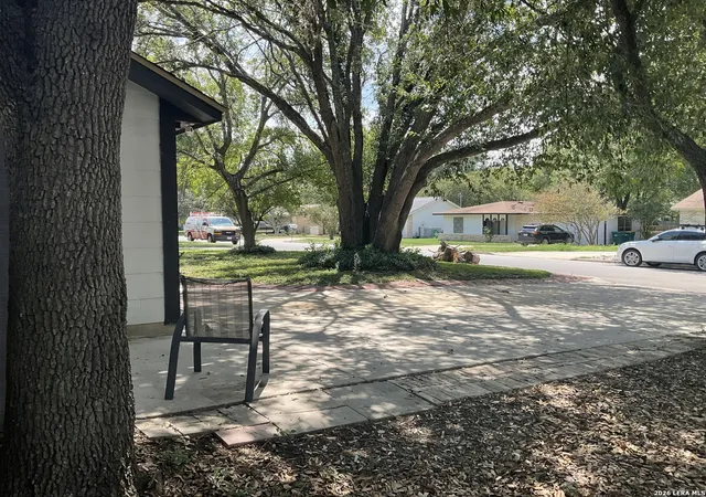 Photo 4 of Single family home for sale at 219 Shin Oak Dr, Live Oak, TX 78233 | MLS# 2014641 | Listing updated on 2026-09-06