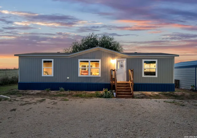 Photo 3 of Single family home for sale at 2870 County Rd 120, Floresville, TX 78114 | MLS# 2014645 | Listing updated on 2026-09-17