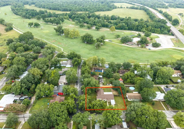 Photo 2 of Single family home for sale at 140 Hillcrest, Luling, TX 78648 | MLS# 2014656 | Listing updated on 2026-09-19