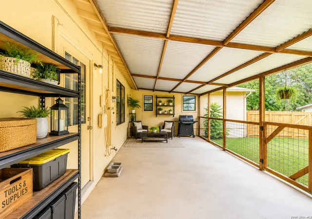 Photo 3 of Single family home for sale at 140 Hillcrest, Luling, TX 78648 | MLS# 2014656 | Listing updated on 2026-09-19