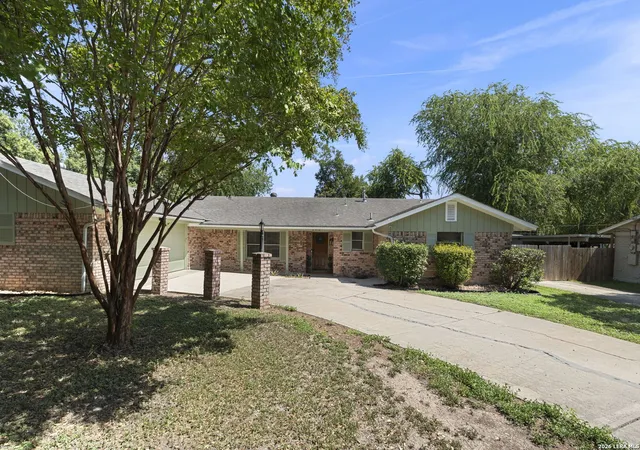 Photo 3 of Single family home for sale at 8610 Dudley Dr, San Antonio, TX 78230 | MLS# 2014670 | Listing updated on 2026-09-17