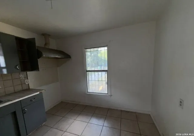 Photo 3 of Single family home for sale at 214 W Emerson Ave, San Antonio, TX 78226 | MLS# 2014696 | Listing updated on 2026-09-17