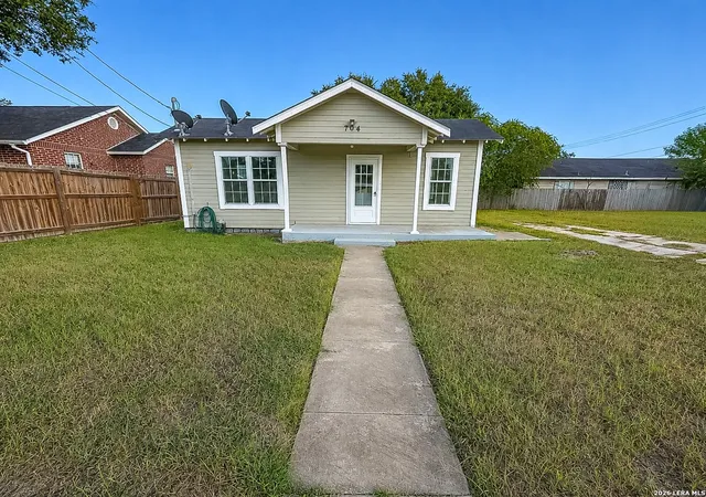 Photo 19 of Sale Pending at 104 E Hutchinson, Beeville, TX 78102 | MLS# 2014727 | Listing updated on 2026-09-27