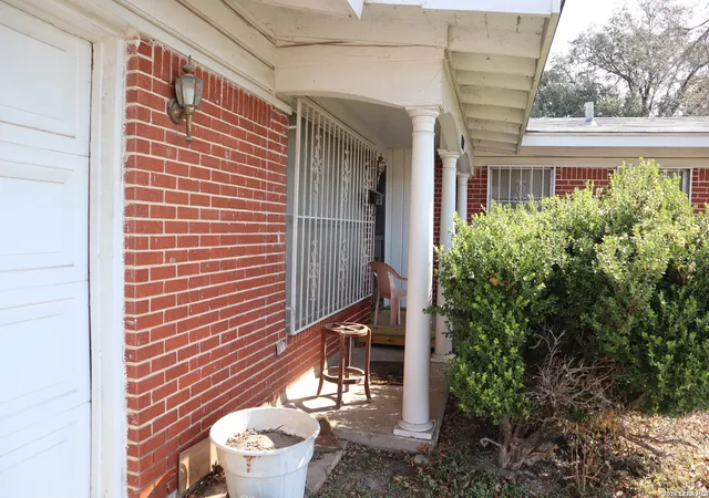 Photo 2 of Single family home for sale at 4807 Lakewood Dr, San Antonio, TX 78220 | MLS# 2014728 | Listing updated on 2026-09-18