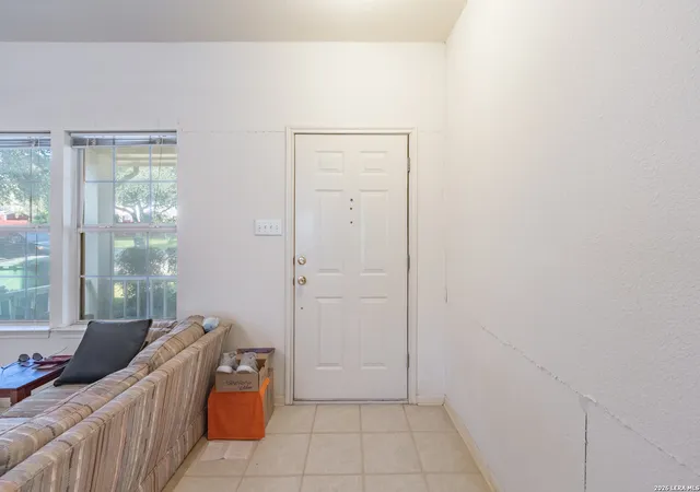 Photo 4 of Single family home for sale at 11338 Enclave Run, San Antonio, TX 78213 | MLS# 2014768 | Listing updated on 2026-09-18