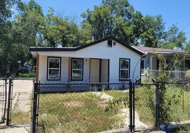 Photo 1 of Single family home for sale at 814 Vermont St, San Antonio, TX 78211 | MLS# 2014769 | Listing updated on 2026-09-16