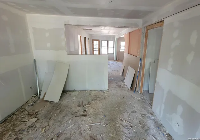 Photo 3 of Single family home for sale at 814 Vermont St, San Antonio, TX 78211 | MLS# 2014769 | Listing updated on 2026-09-16