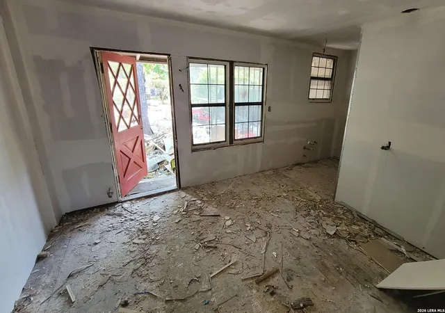 Photo 4 of Single family home for sale at 814 Vermont St, San Antonio, TX 78211 | MLS# 2014769 | Listing updated on 2026-09-16