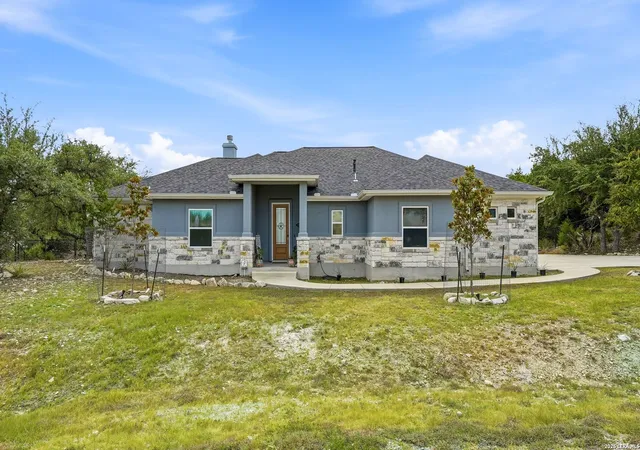 Photo 1 of Single family home for sale at 422 Cielo Vis, Canyon Lake, TX 78133 | MLS# 2014772 | Listing updated on 2026-09-10