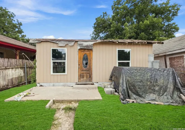 Single family home for sale at 2917 Chihuahua St, San Antonio, TX 78207 | MLS# 2014780