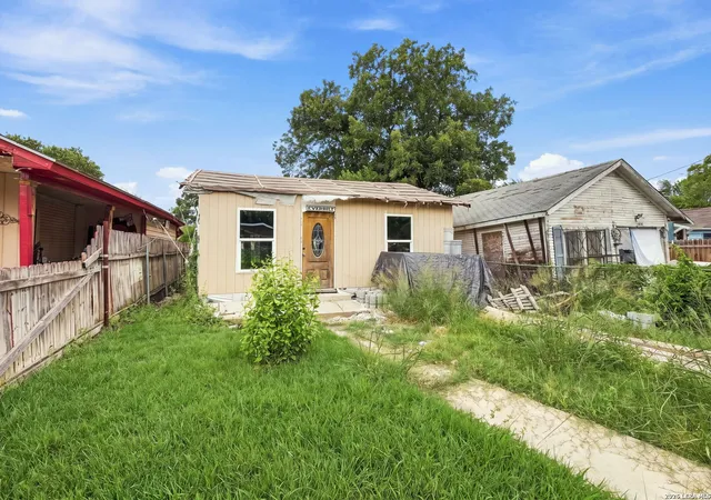 Photo 1 of Single family home for sale at 2917 Chihuahua St, San Antonio, TX 78207 | MLS# 2014780 | Listing updated on 2026-09-18