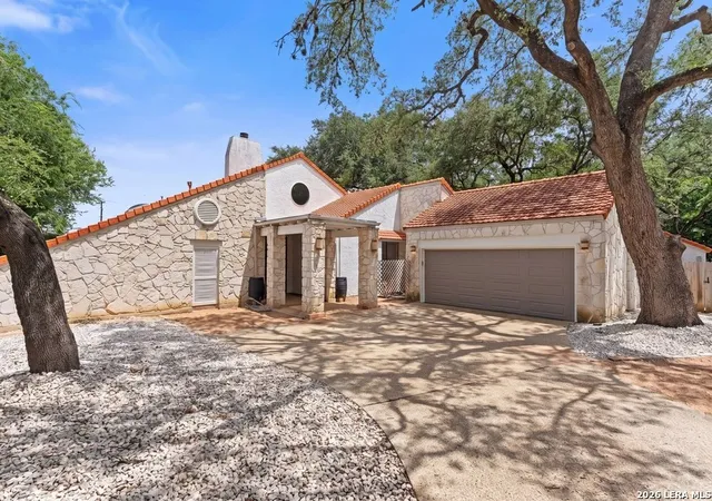 Photo 1 of Single family home for sale at 3915 Hunters Crst St, San Antonio, TX 78230 | MLS# 2014784 | Listing updated on 2026-10-05
