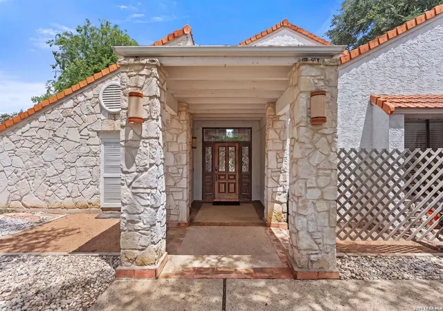 Photo 2 of Single family home for sale at 3915 Hunters Crst St, San Antonio, TX 78230 | MLS# 2014784 | Listing updated on 2026-09-07