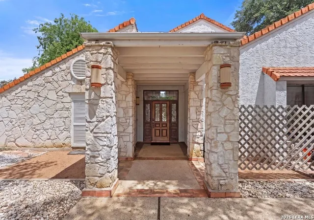 Photo 2 of Single family home for sale at 3915 Hunters Crst St, San Antonio, TX 78230 | MLS# 2014784 | Listing updated on 2026-10-05