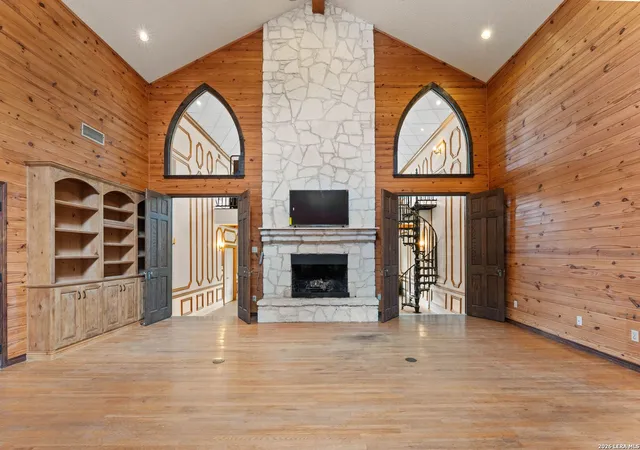 Photo 3 of Single family home for sale at 3915 Hunters Crst St, San Antonio, TX 78230 | MLS# 2014784 | Listing updated on 2026-09-07