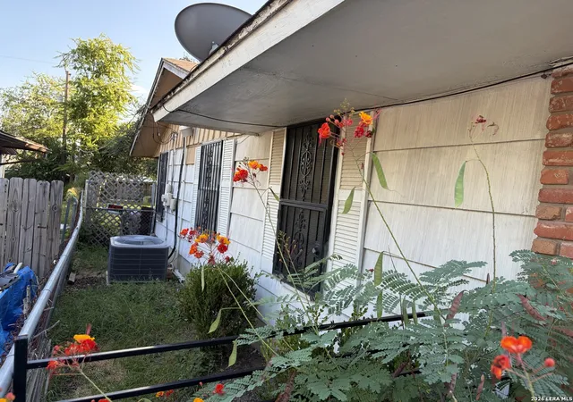 Photo 4 of Sale Pending at 310 Northvalley Dr, San Antonio, TX 78216 | MLS# 2014869 | Listing updated on 2026-10-07