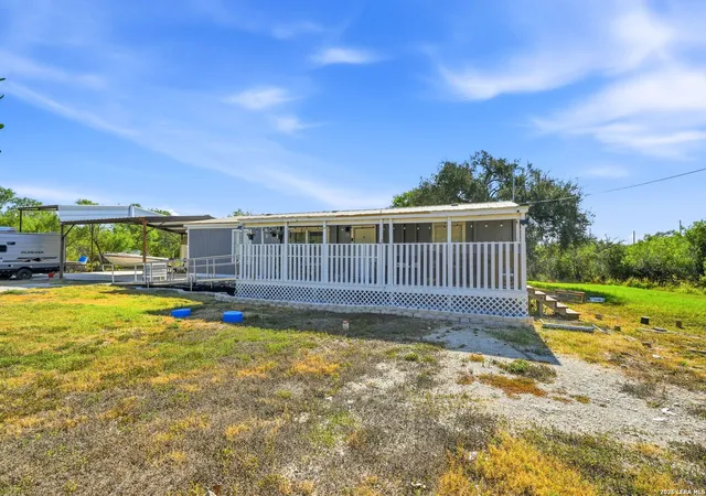 Photo 3 of Single family home for sale at 104 County Rd 4637, Hondo, TX 78861 | MLS# 2014876 | Listing updated on 2026-09-19