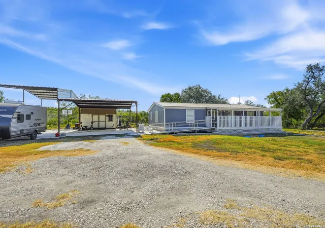Photo 3 of Single family home for sale at 104 County Rd 4637, Hondo, TX 78861 | MLS# 2014876 | Listing updated on 2026-09-19