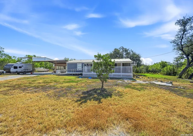 Photo 4 of Single family home for sale at 104 County Rd 4637, Hondo, TX 78861 | MLS# 2014876 | Listing updated on 2026-09-19