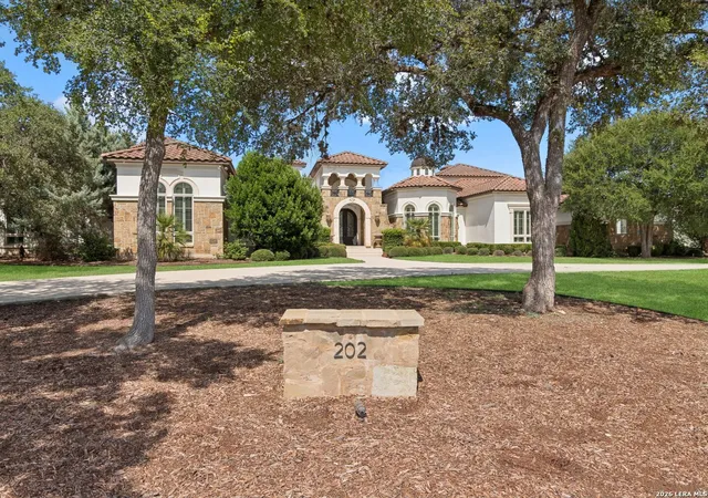 Photo 4 of Single family home for sale at 202 Wellesley Loop, Shavano Park, TX 78231 | MLS# 2014902 | Listing updated on 2026-09-19