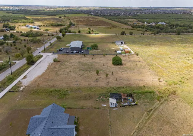 Photo 3 of Sale Pending at 11875 Ware Seguin Rd, Schertz, TX 78154 | MLS# 2014916 | Listing updated on 2026-09-28