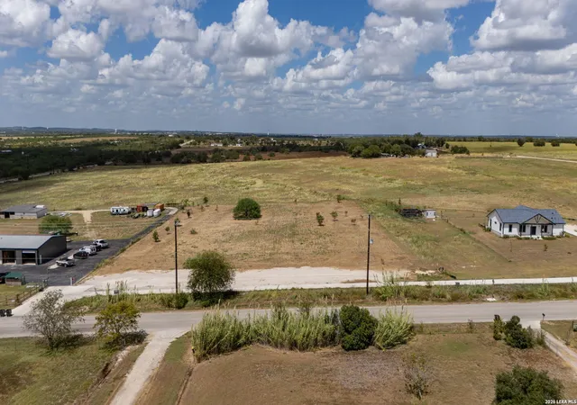 Photo 4 of Sale Pending at 11875 Ware Seguin Rd, Schertz, TX 78154 | MLS# 2014916 | Listing updated on 2026-09-28