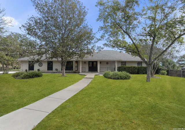 Photo 2 of Single family home for sale at 360 Bear Ridge Dr, La Vernia, TX 78121 | MLS# 2014939 | Listing updated on 2026-09-30