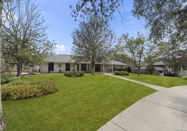 Photo 3 of Single family home for sale at 360 Bear Ridge Dr, La Vernia, TX 78121 | MLS# 2014939 | Listing updated on 2026-09-30