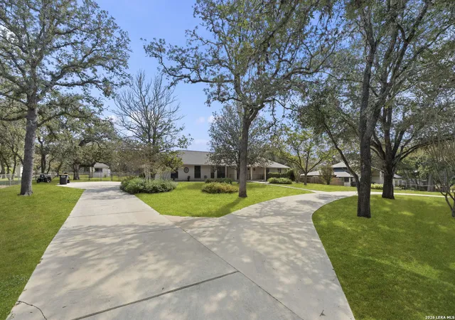 Photo 3 of Single family home for sale at 360 Bear Ridge Dr, La Vernia, TX 78121 | MLS# 2014939 | Listing updated on 2026-09-30