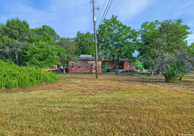 Photo 14 of Single family home for sale at 201 Hofheinz St, San Marcos, TX 78666 | MLS# 2014955 | Listing updated on 2026-09-08
